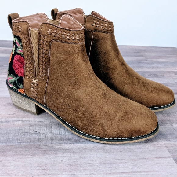 Embroidered faux suede ankle boots - Picture 2 of 7